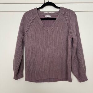 Elegant V-Neck Sweater in Lavender